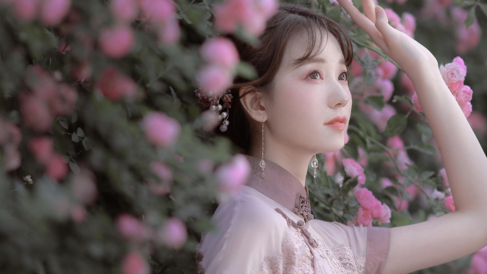 “冠军光荣瞬间：荣誉背后的感人故事”，讲述荣誉