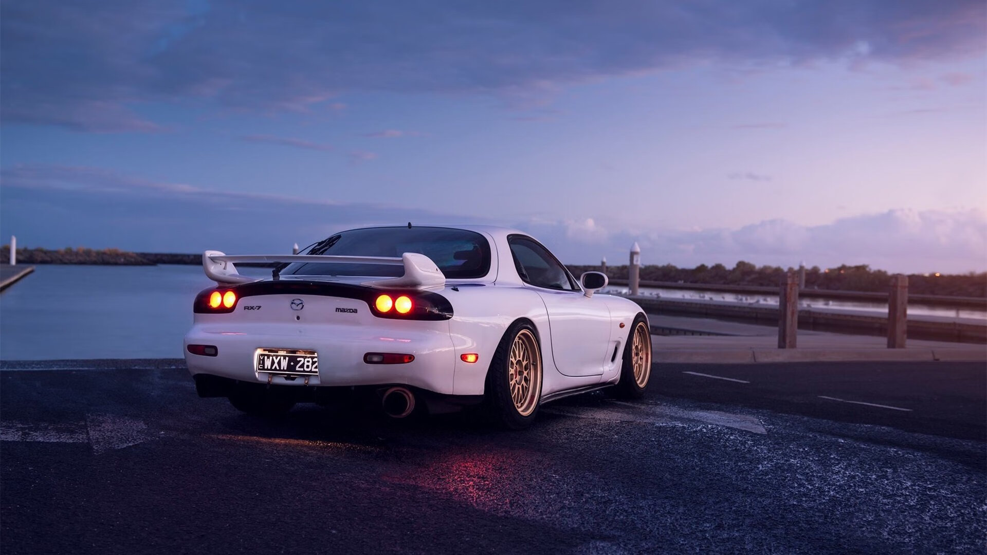 “冠军光荣瞬间：荣誉背后的感人故事”，讲述荣誉